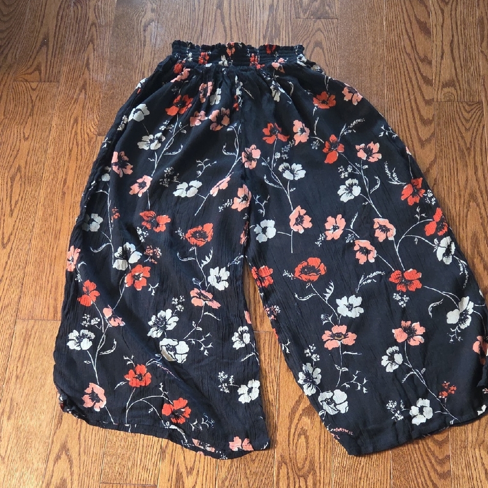 Urban Outfitters Black Floral Capris